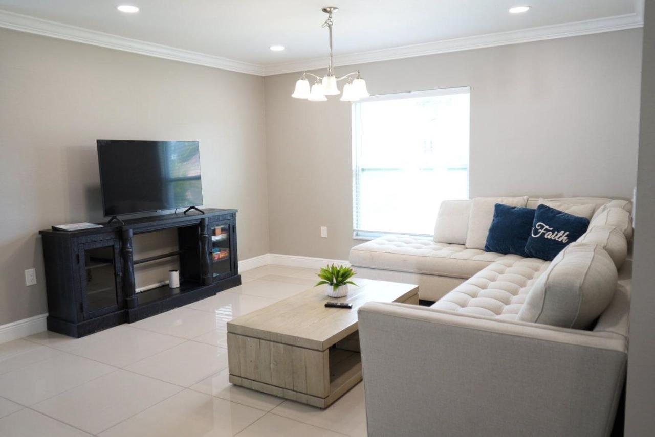 Hosting 1 Villa Tampa Luaran gambar
